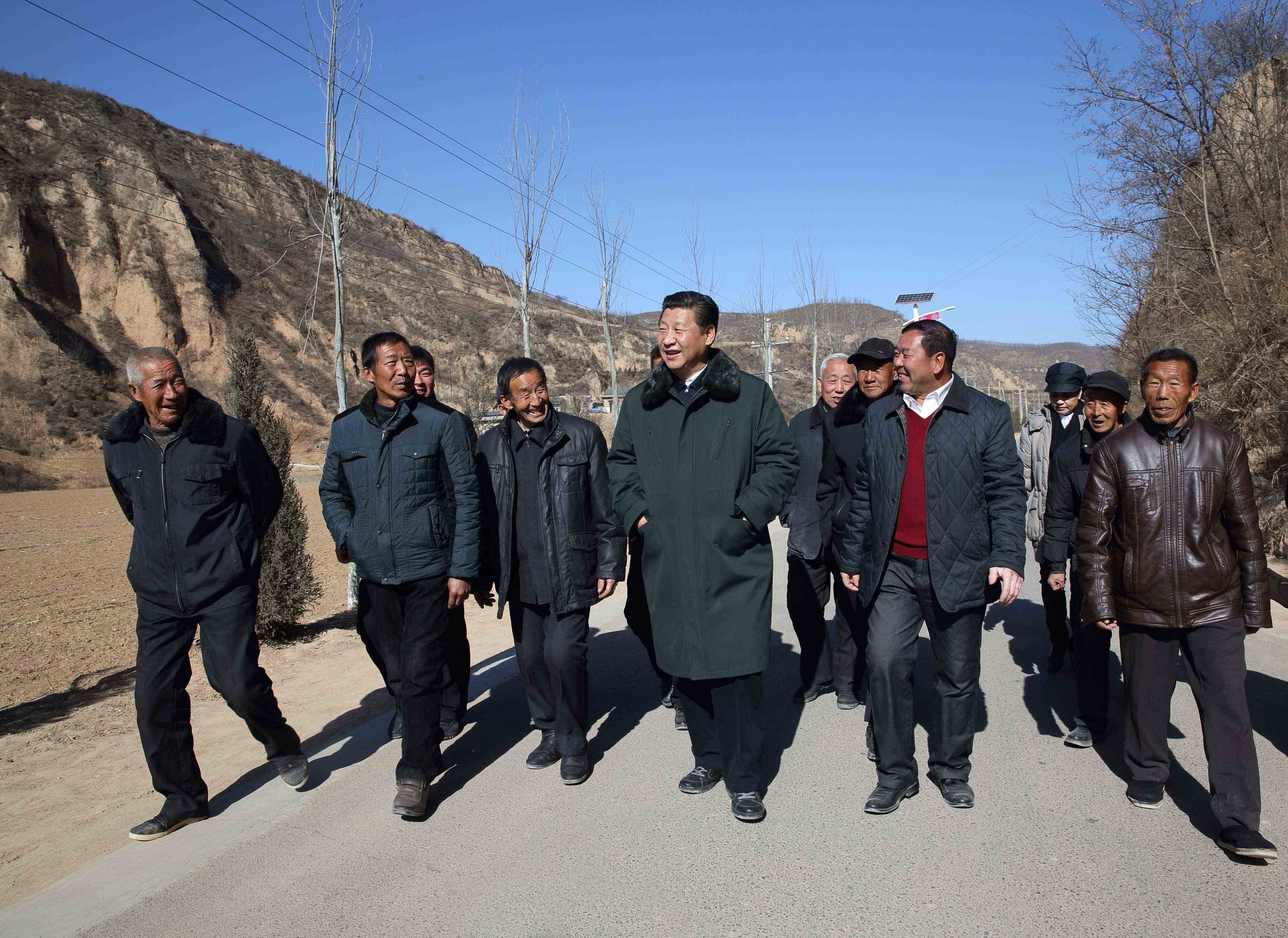 2015年2月13日,习近平总书记回到延安市延川县梁家河村看望父老乡亲。